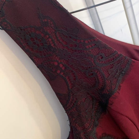City Chic oxblood dress w/black lace accents Back zip. NWT size L/20 - Picture 4 of 9